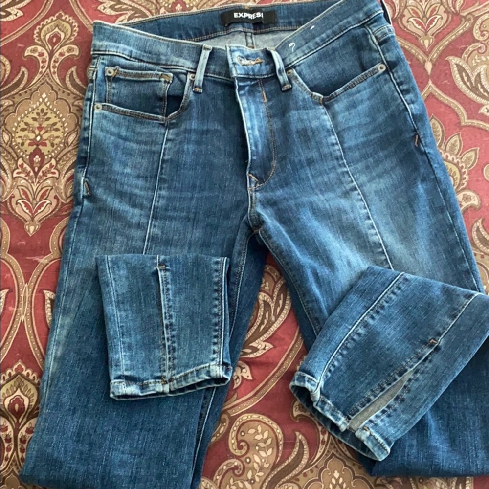 6R Express skinny/legging with split on the bottom